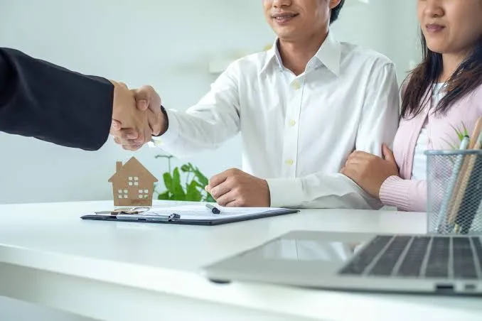 First home buyer loans Mackay: buyers collecting the keys to their first home